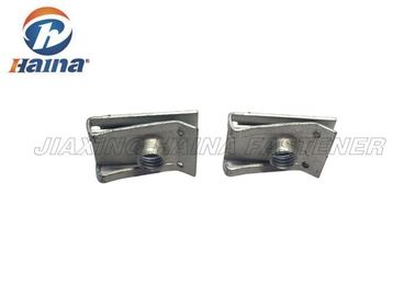 Ocynkowany klips U Haina Fastener Stal sprężynowa Czarny tlenek M6 * 22 * ​​28 Do stałej płyty żelaznej